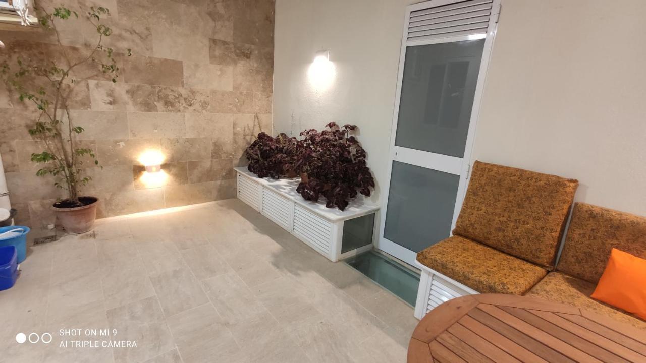 Aquamarine Sea Front Apartments - Elevated Ground Floor With Balcony And Yard Marsaskala Kültér fotó