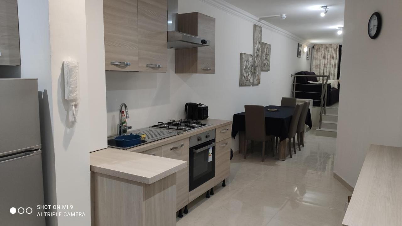 Aquamarine Sea Front Apartments - Elevated Ground Floor With Balcony And Yard Marsaskala Kültér fotó