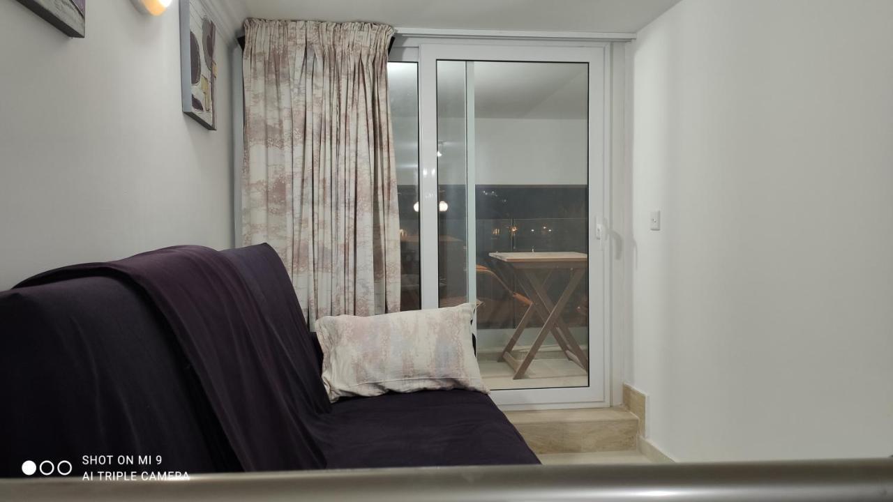 Aquamarine Sea Front Apartments - Elevated Ground Floor With Balcony And Yard Marsaskala Kültér fotó
