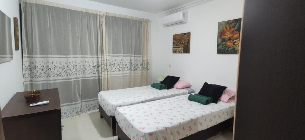 Aquamarine Sea Front Apartments - Elevated Ground Floor With Balcony And Yard Marsaskala Kültér fotó