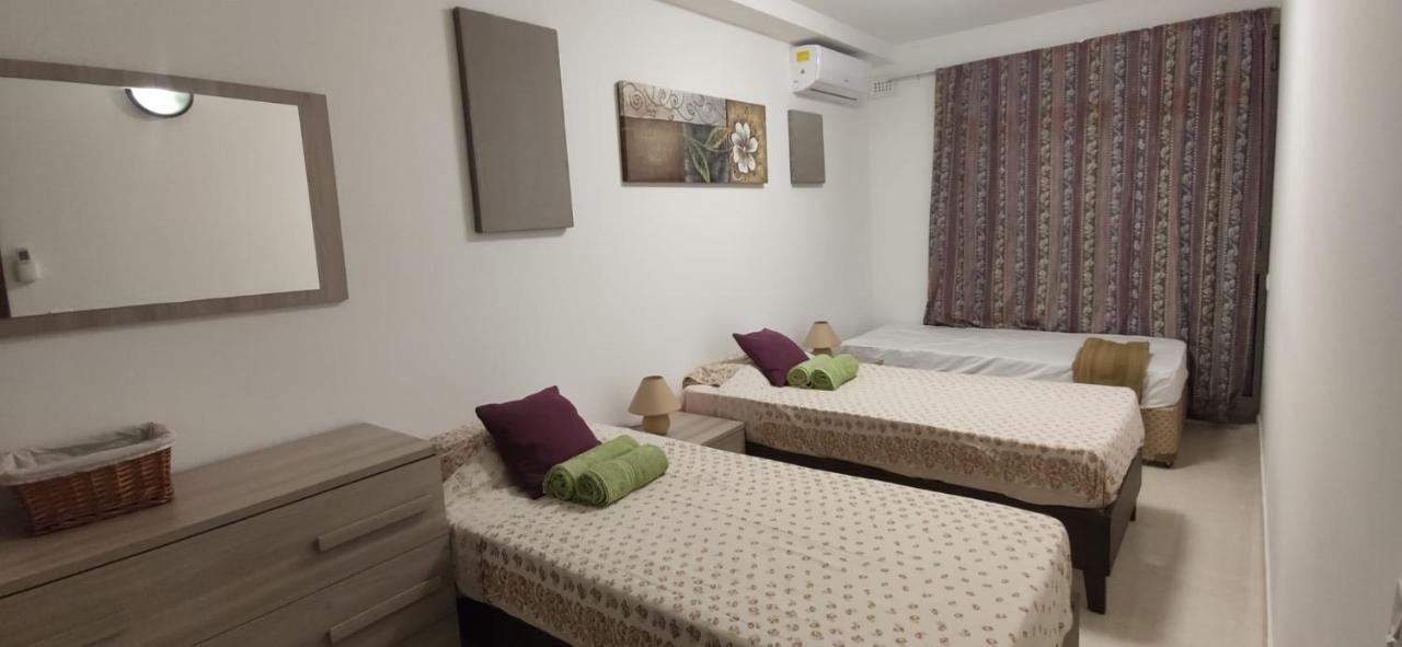 Aquamarine Sea Front Apartments - Elevated Ground Floor With Balcony And Yard Marsaskala Kültér fotó