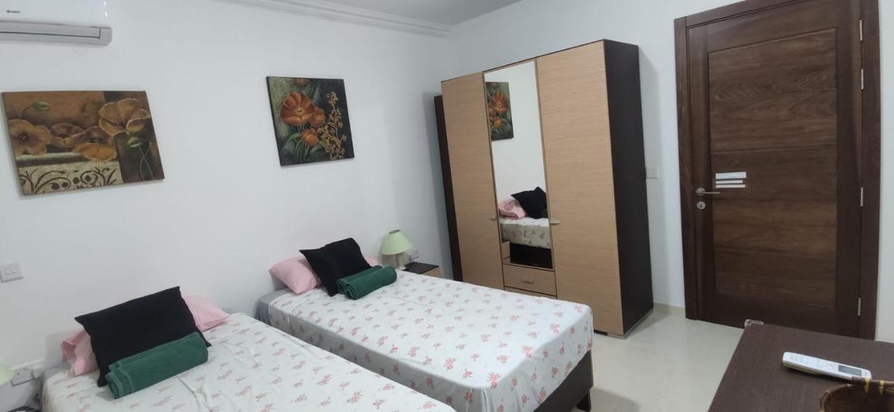 Aquamarine Sea Front Apartments - Elevated Ground Floor With Balcony And Yard Marsaskala Kültér fotó